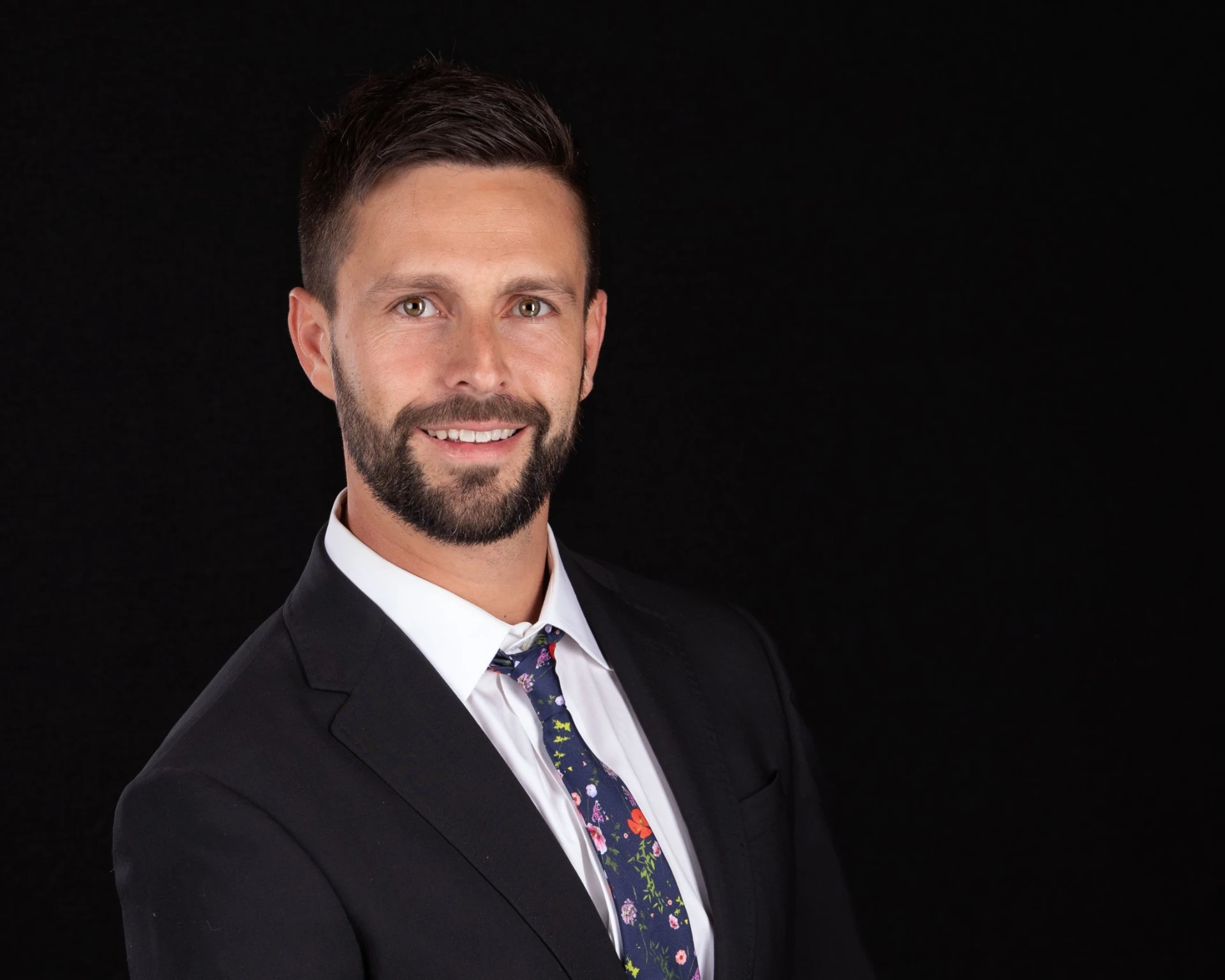 Portrait of Elliot Barkan, owner and licensed developer at Bolt Arizona